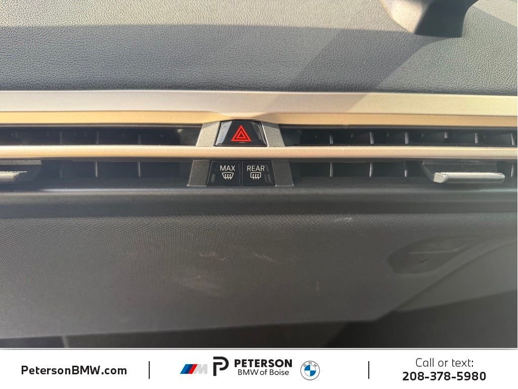Used 2024 White BMW xDrive50 image 27
