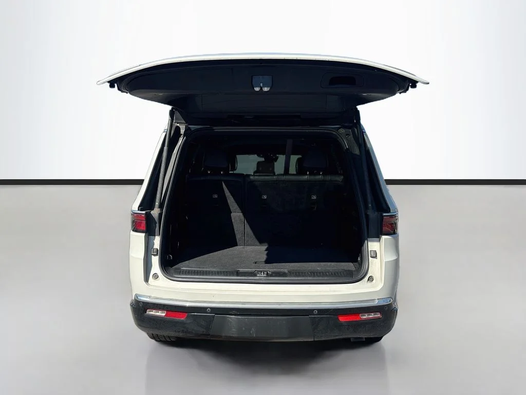 Used 2022 White Jeep Series III image 9