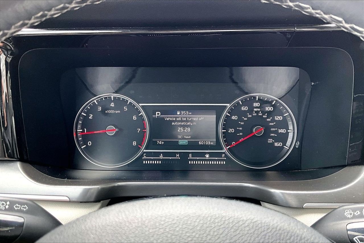 Used 2022 White Kia SX image 9