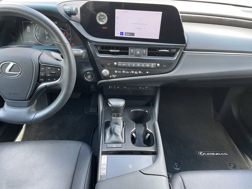Used 2023 White Lexus 350 image 14