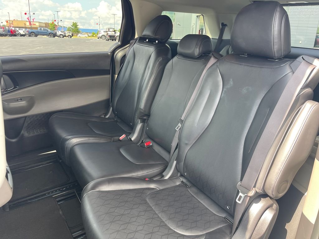 Used 2025 White Kia LXS image 14