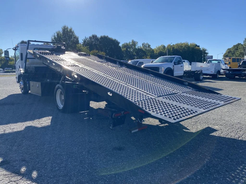 Used 2019  Isuzu Rollback image 8