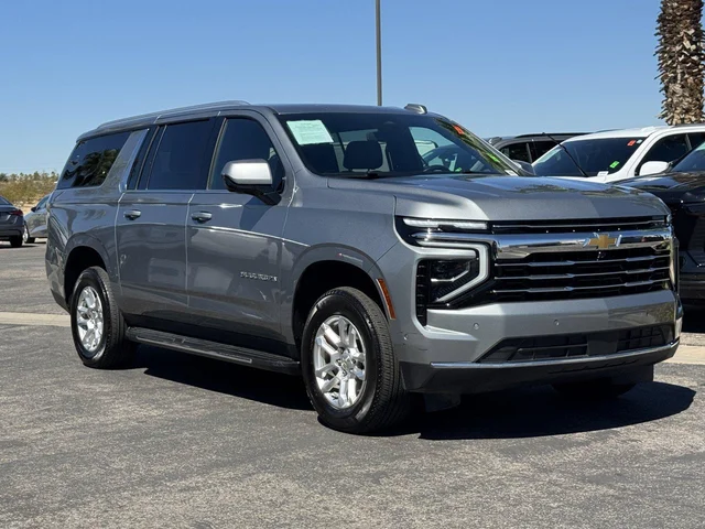 2025 Chevrolet Suburban LT