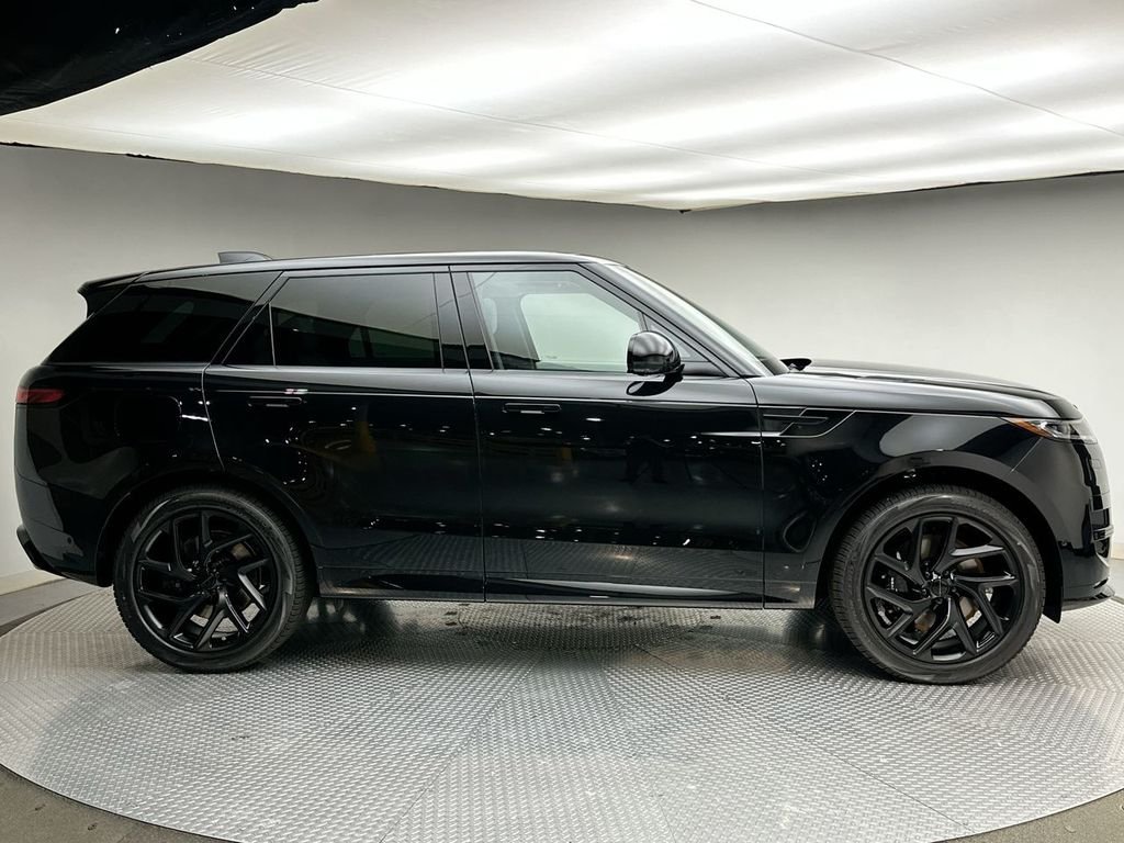 New 2026 Santorini Black Land Rover Dynamic SE image 12