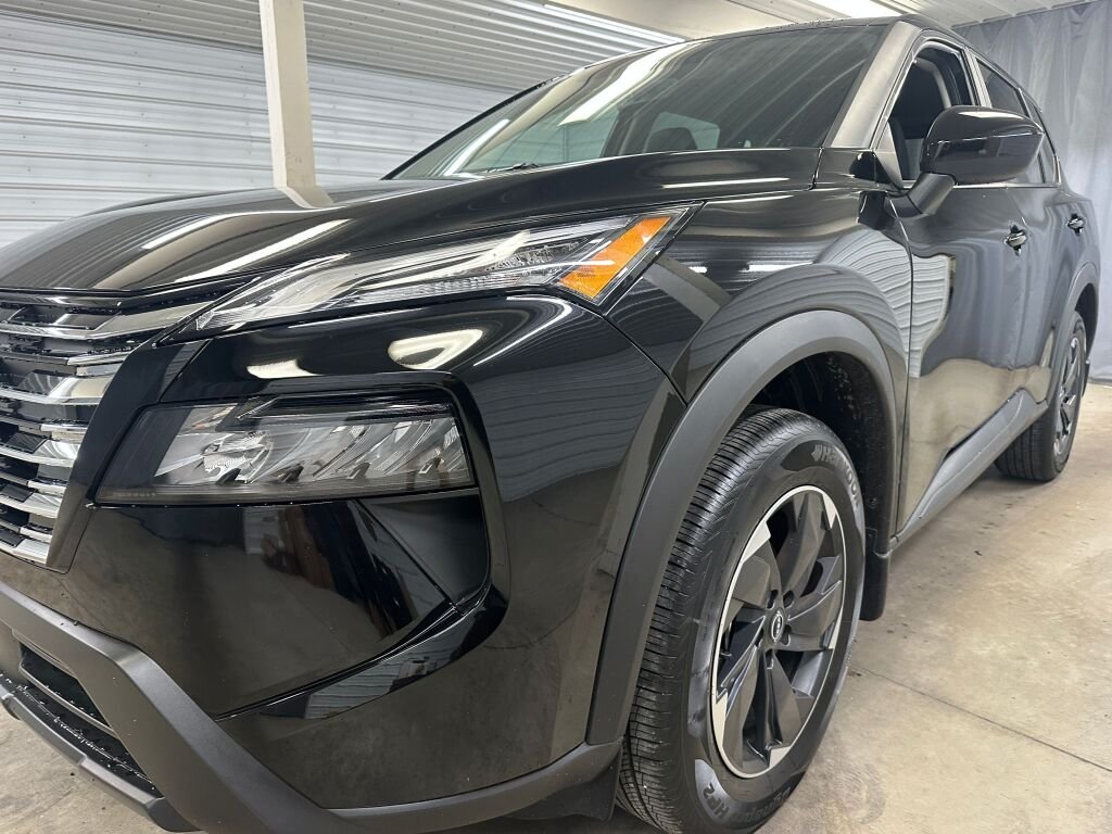 Used 2026 Super Black Nissan SV image 34