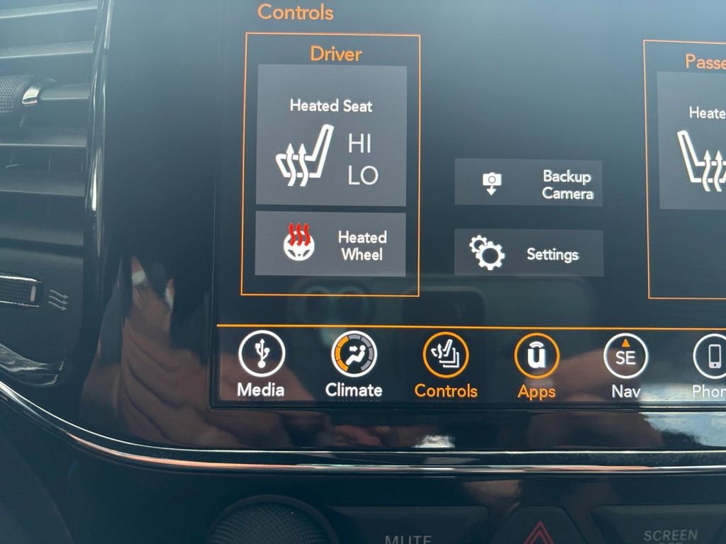 Used 2022 Sting-Gray Clearcoat Jeep Laredo X image 23