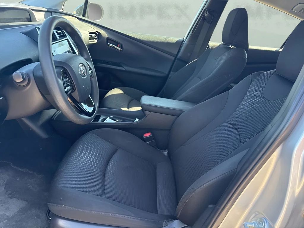 Used 2022 Silver Toyota LE image 7