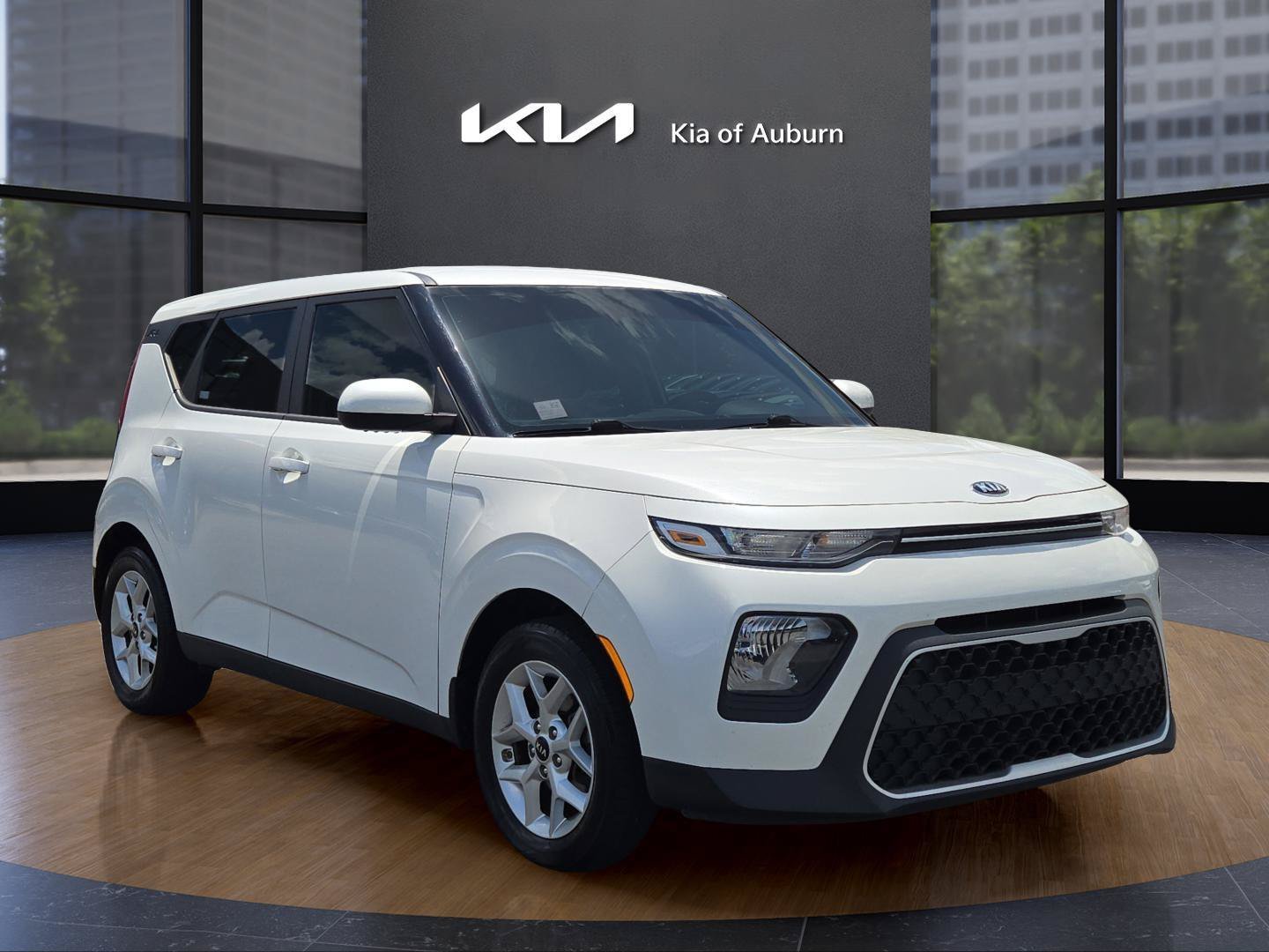 Used 2020 White Kia S image 3