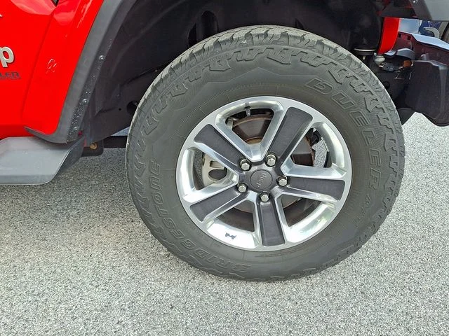 Used 2019 Red Jeep Unlimited Sahara image 9