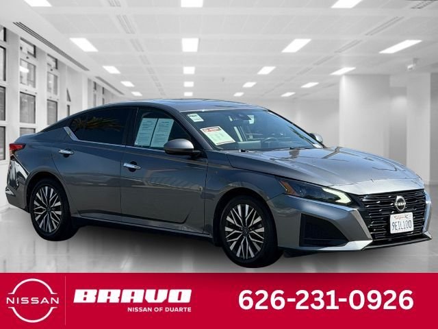 Used 2023 Gray Nissan 2.5 SV image 1