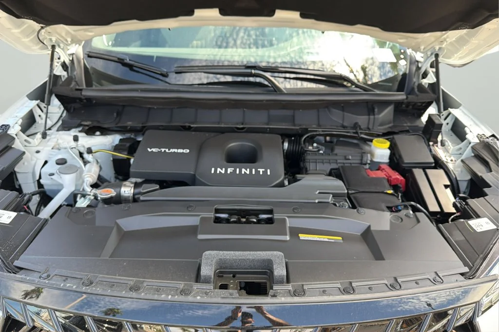 New 2027 2T RAD WHT INFINITI Autograph AWD image 9