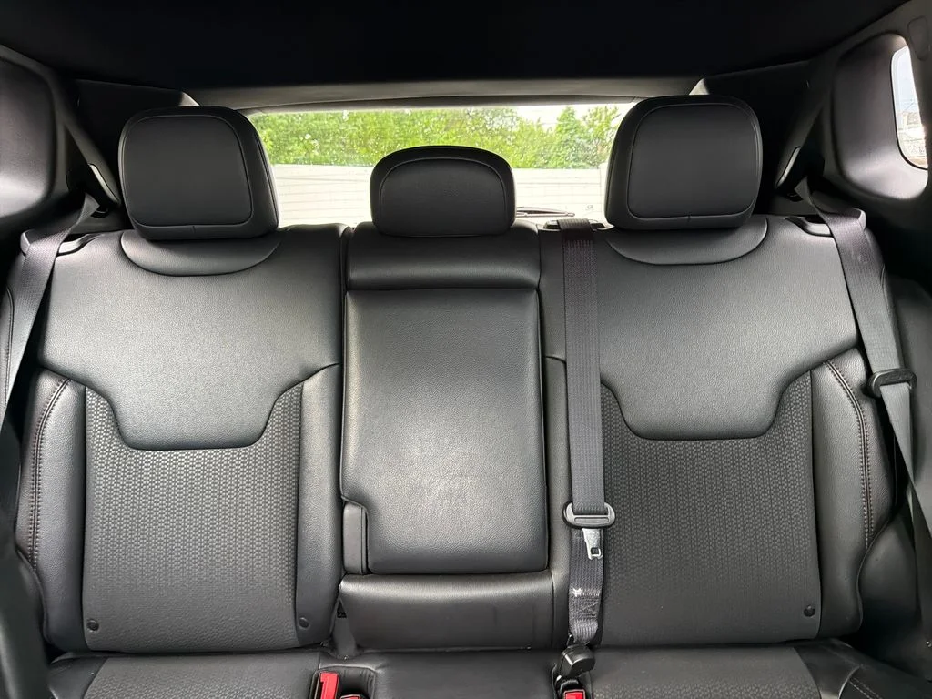 Used 2025 Silver Zynith Metallic Clearcoat Jeep Trailhawk image 49