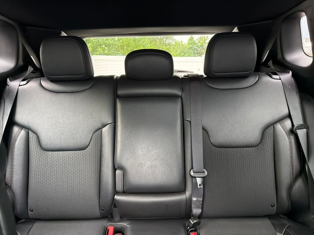 Used 2025 Silver Zynith Metallic Clearcoat Jeep Trailhawk image 49