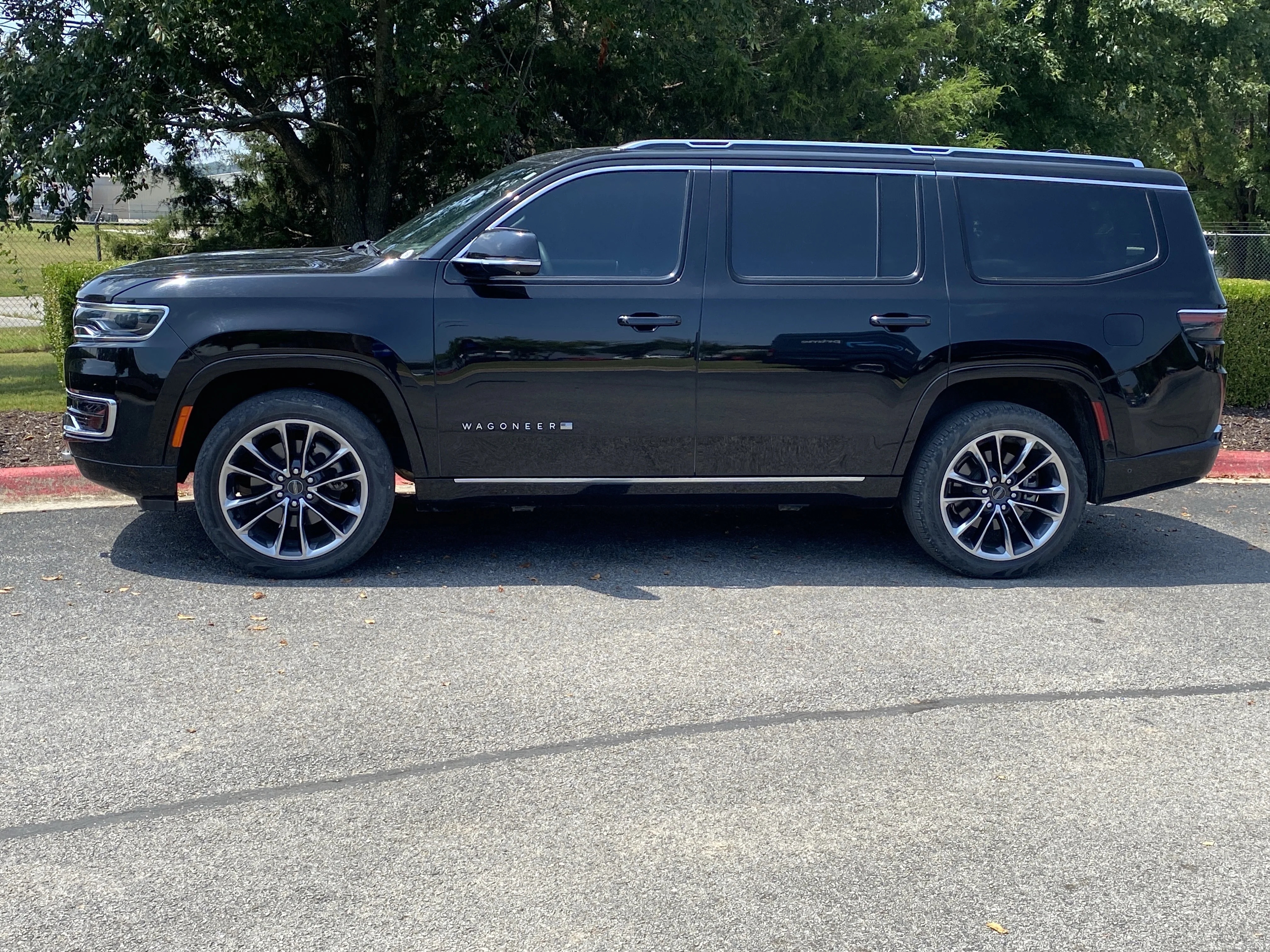Used 2023 Diamond Black Crystal Pearlcoat Jeep Series III image 12