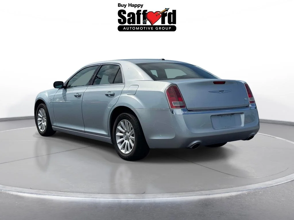 2013 Chrysler 300 Base - Photo 6