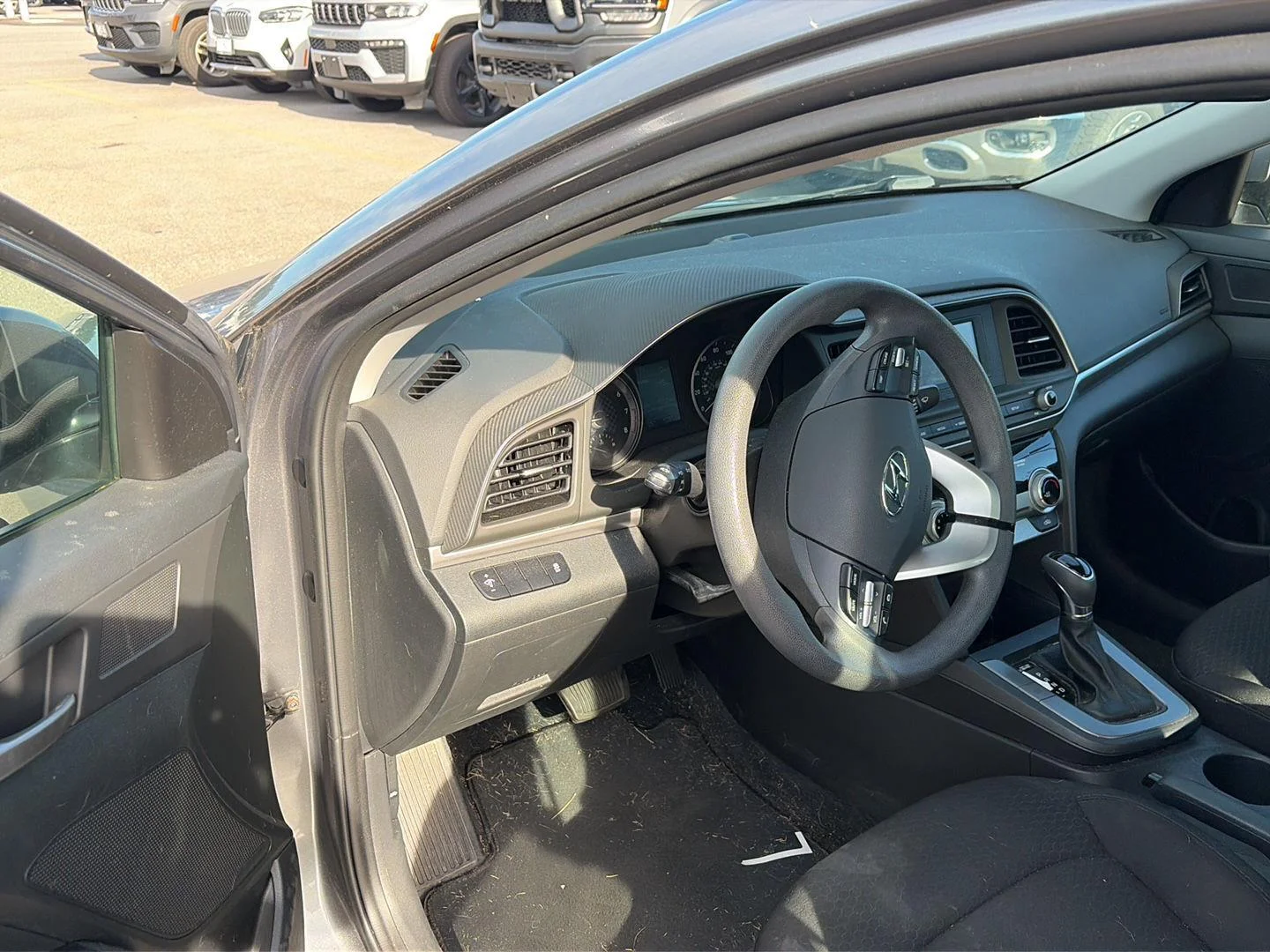 Used 2019 Machine Gray Hyundai SE image 5