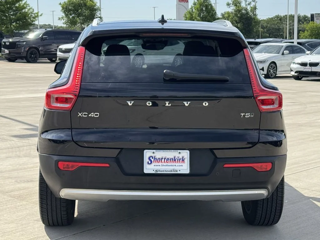 Used 2020 Black Volvo Momentum image 5