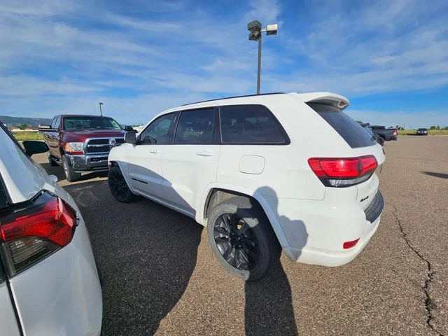 Used 2018 Bright White Clearcoat Jeep Altitude image 8