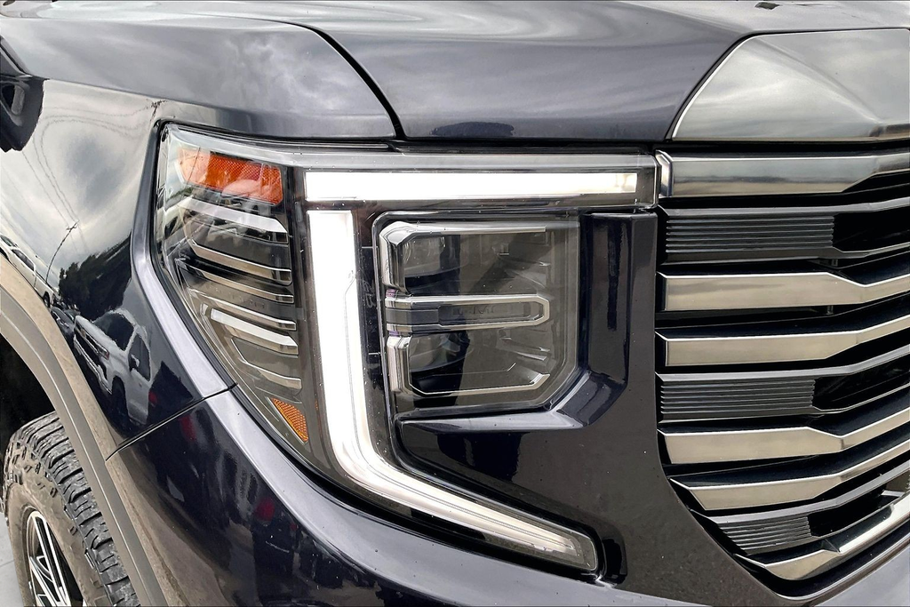 Used 2023 Titanium GMC AT4 image 29