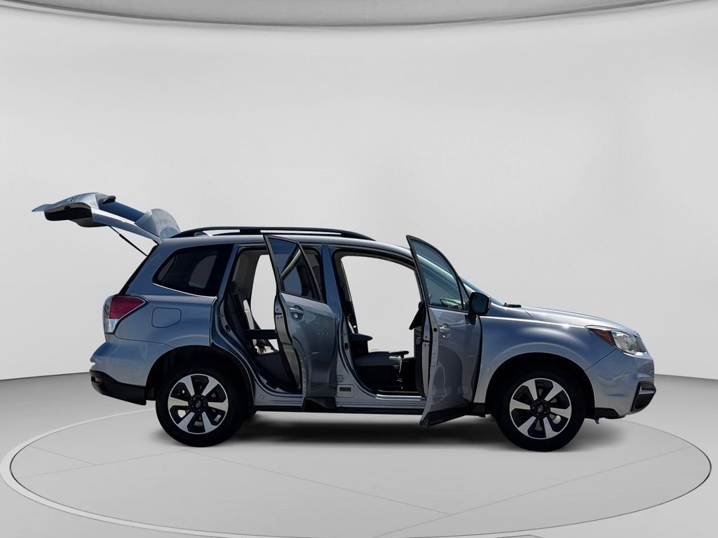 Used 2017 Ice Silver Metallic Subaru 2.5i Premium image 30