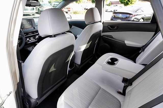 Used 2023 White Hyundai SEL image 16