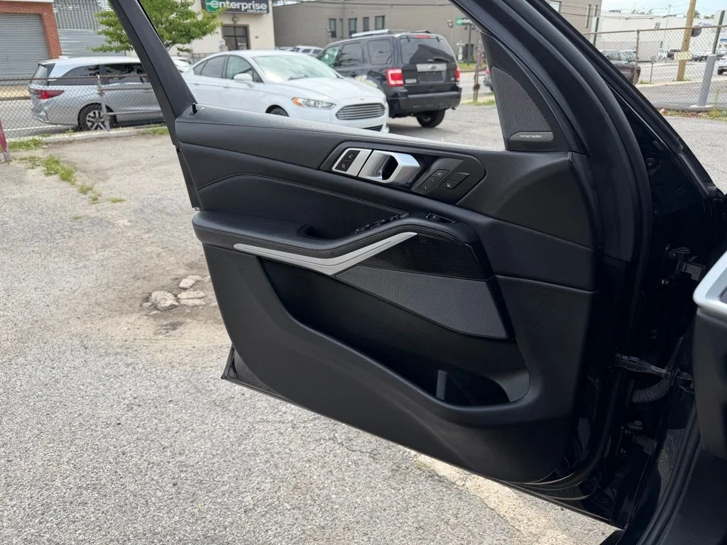Used 2024 Black BMW xDrive40i image 18
