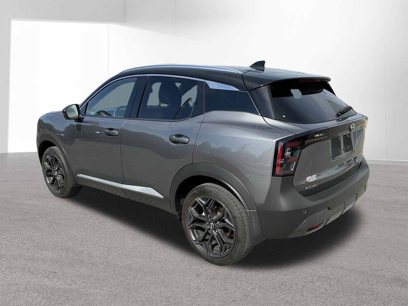 Used 2025 Gun Metallic/Super Black Nissan  image 5