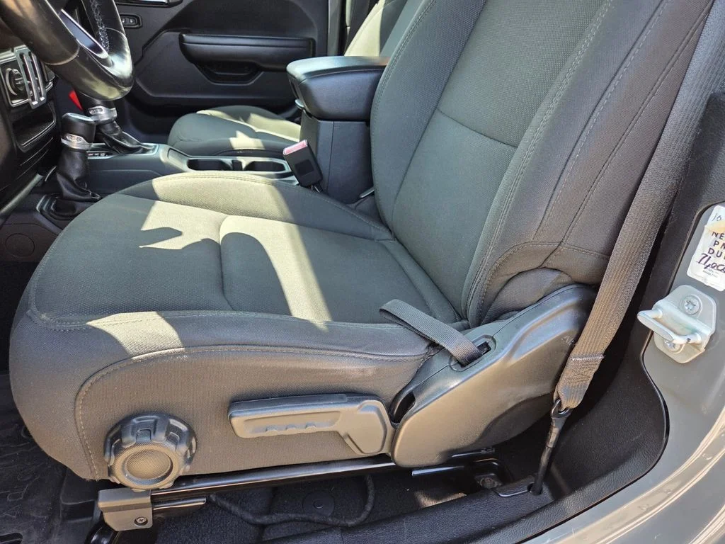 Used 2020 Gray Jeep Sport S image 10