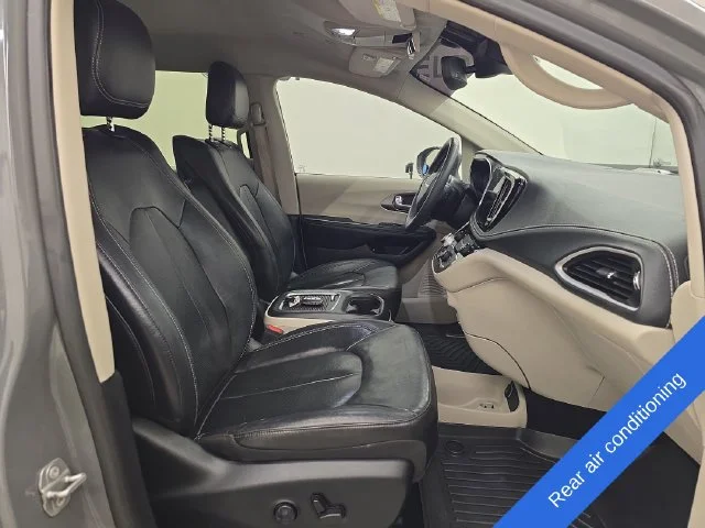 Used 2022 Ceramic Gray Clearcoat Chrysler Touring L image 9