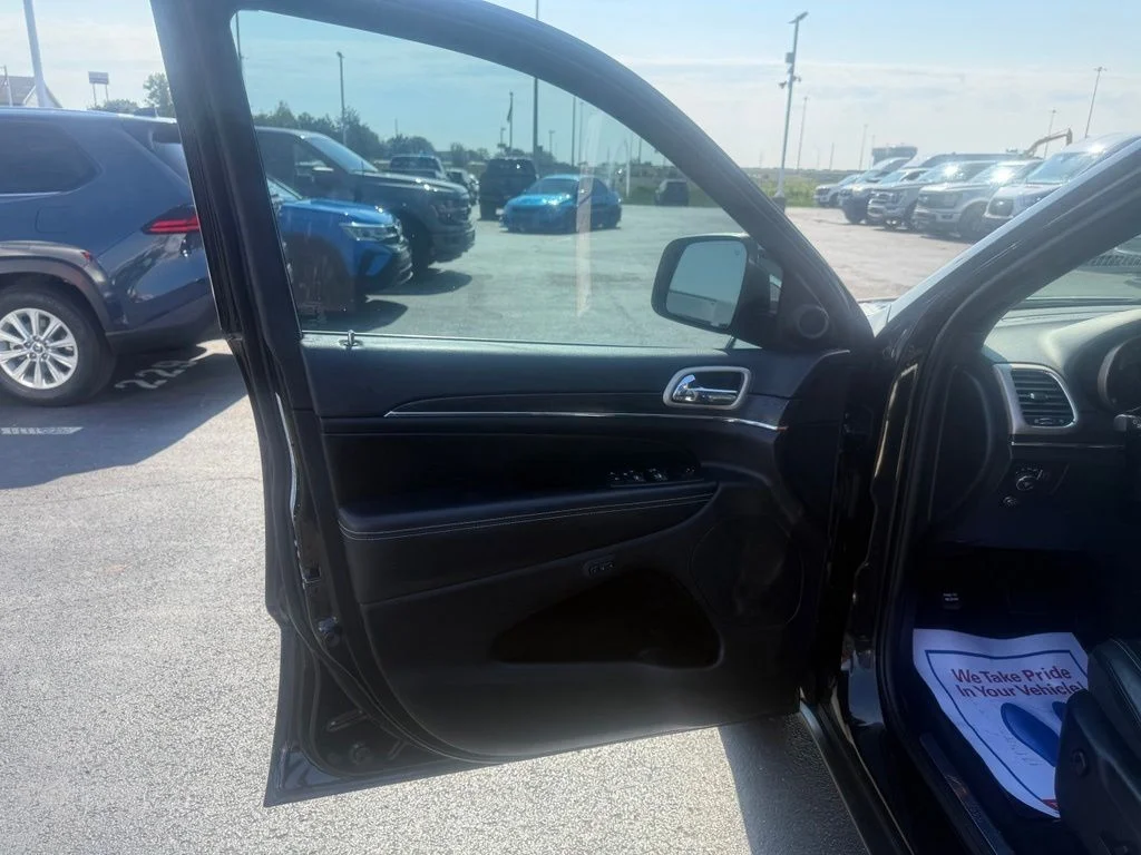 Used 2015 Brilliant Black Crystal Pearlcoat Jeep Limited image 13