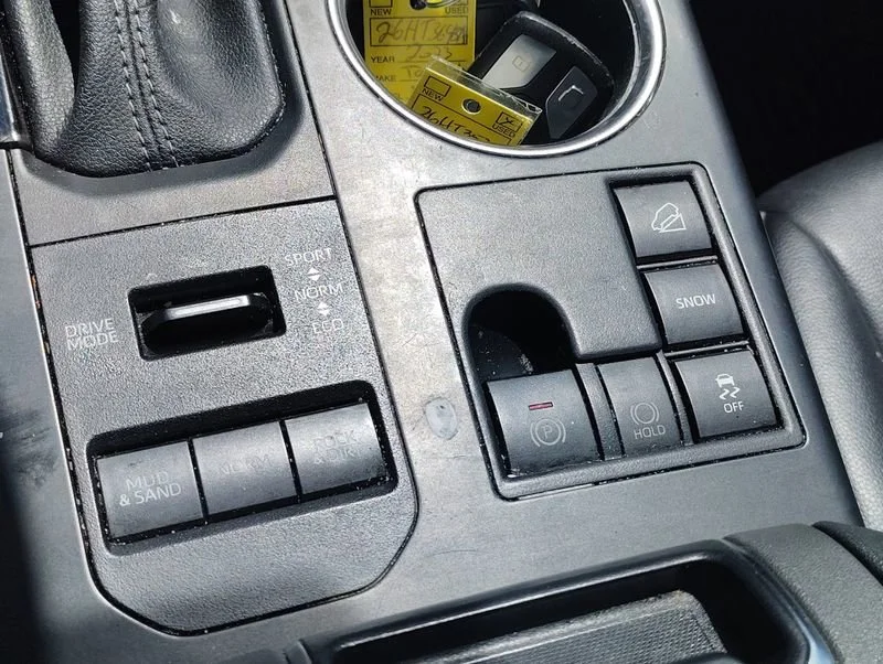 Used 2023 Off-white Toyota XLE image 18