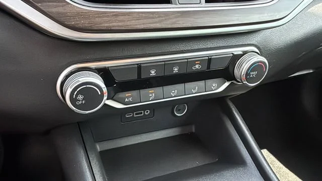 Used 2025 Gray Nissan SV image 30