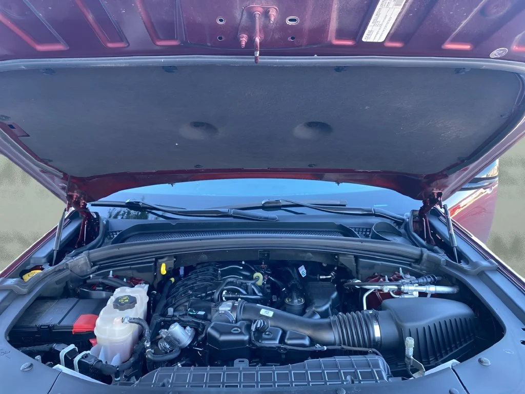 Used 2023 Red Jeep Altitude image 31