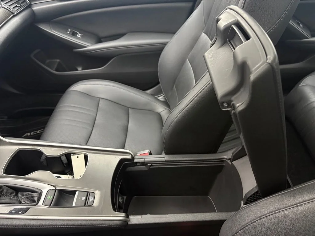 Used 2020 Silver Honda EX-L image 28