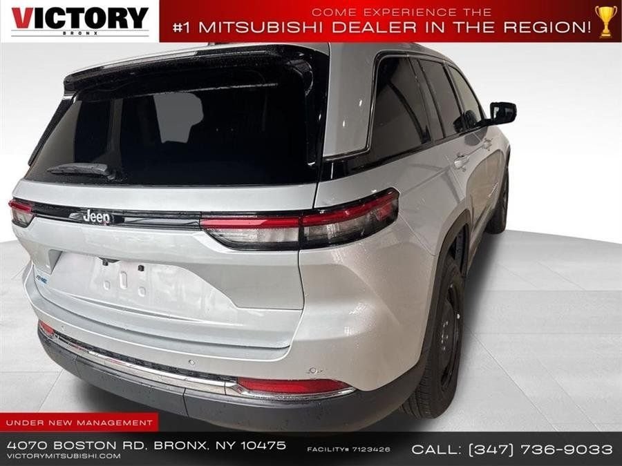 Used 2023 Silver Jeep 4xe image 4