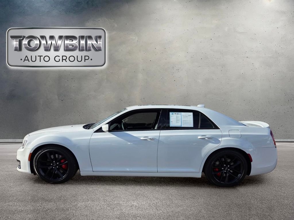 Used 2023 White Chrysler C image 7