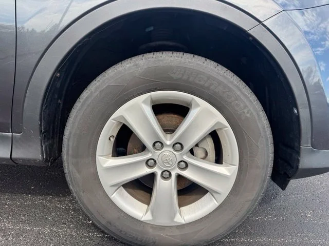 Used 2013 Magnetic Gray Metallic Toyota XLE image 9