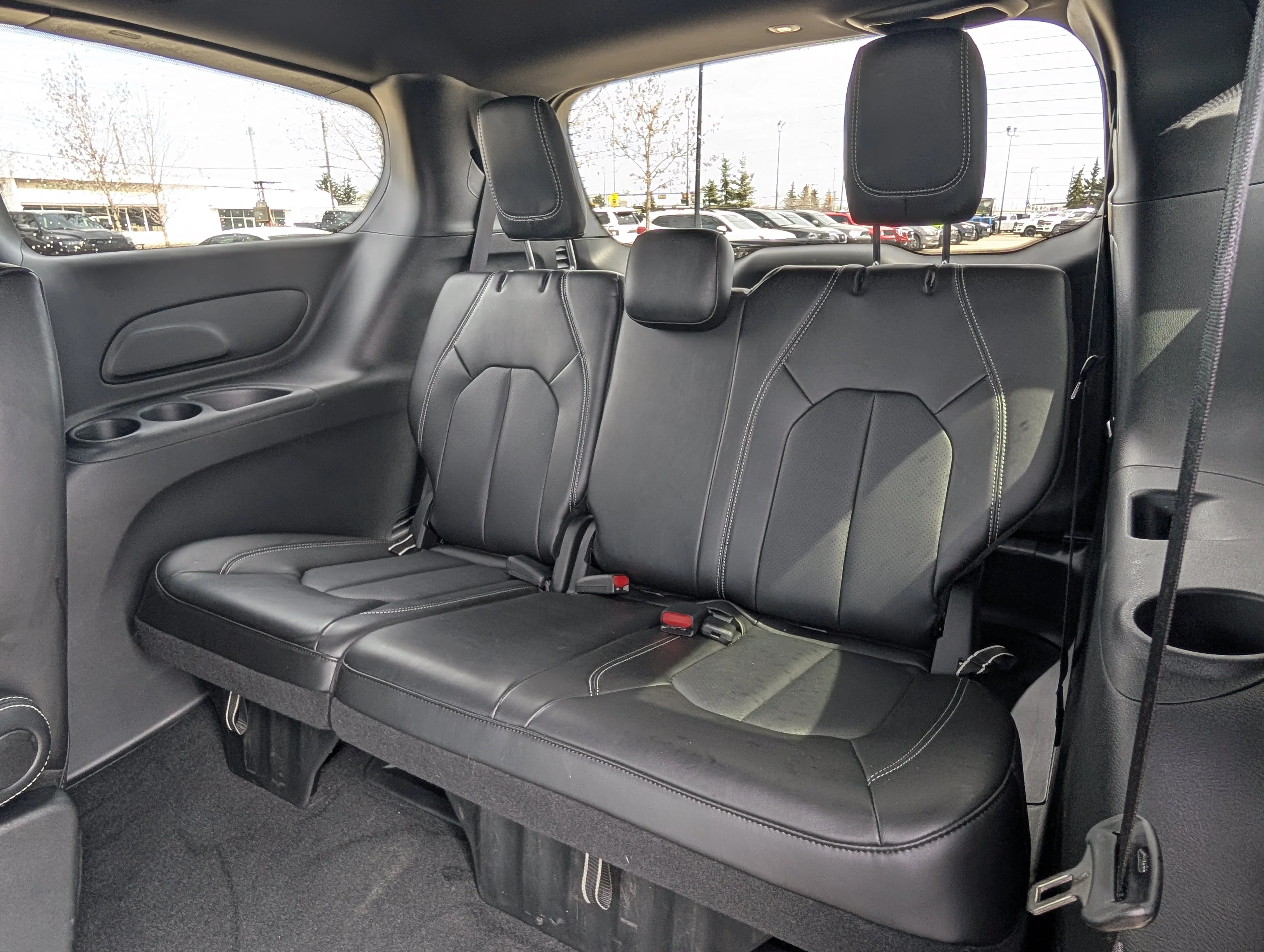 New 2026 Diamond Black Crystal Pearl Chrysler SXT image 21