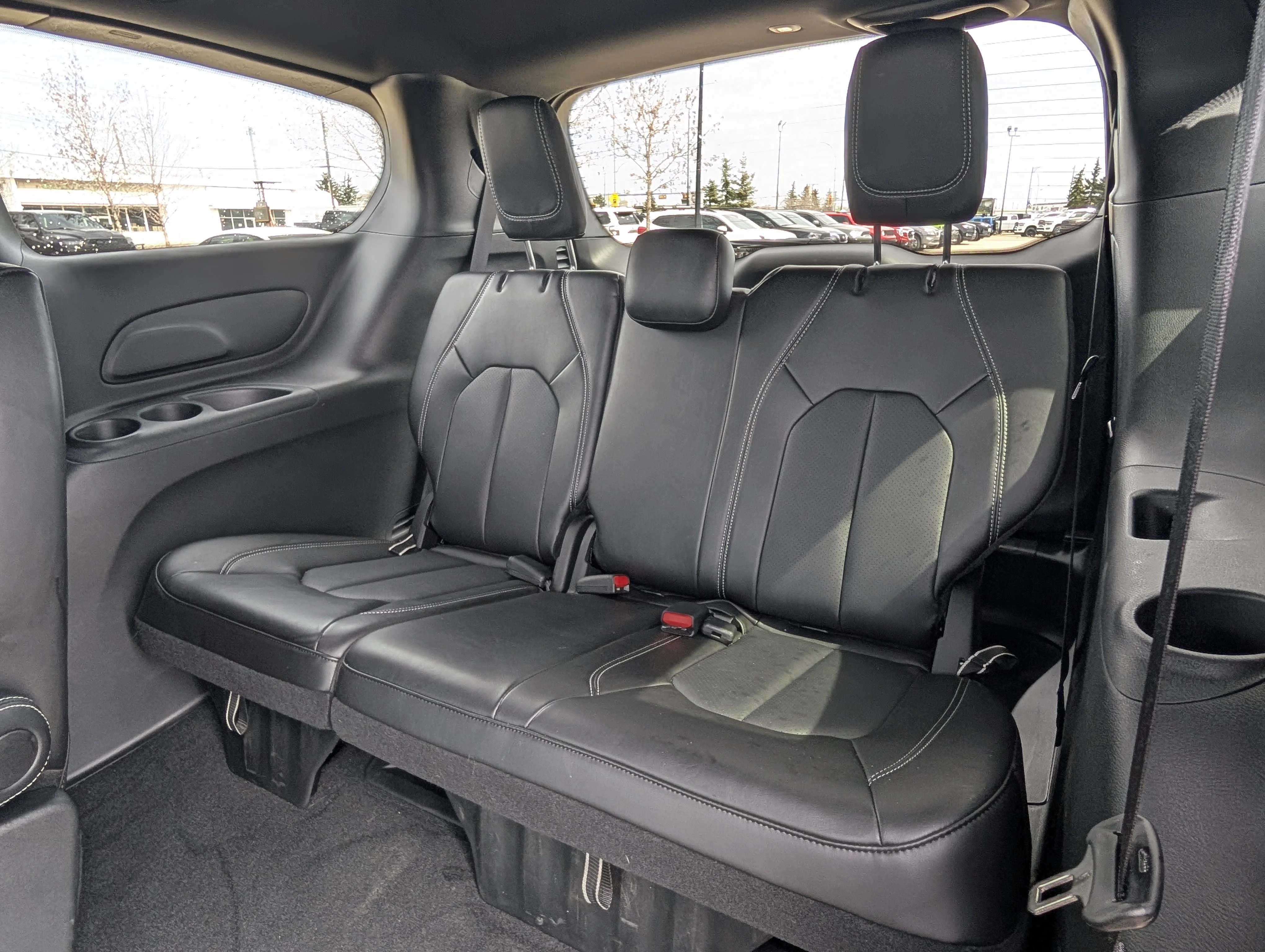 New 2026 Diamond Black Crystal Pearl Chrysler SXT image 21