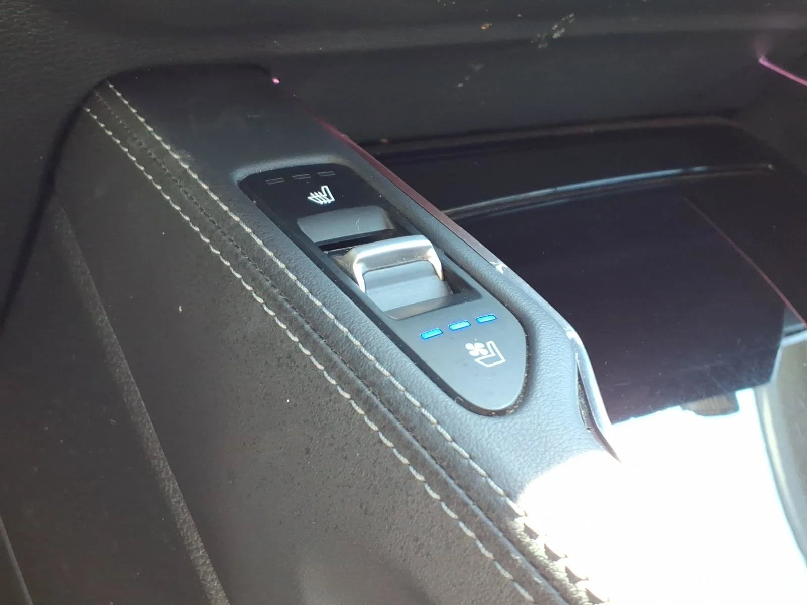 Used 2021 Glacial White Pearl Kia EX image 17