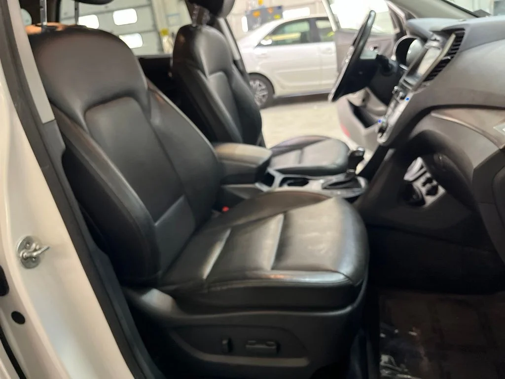 Used 2019 White Hyundai SE image 36