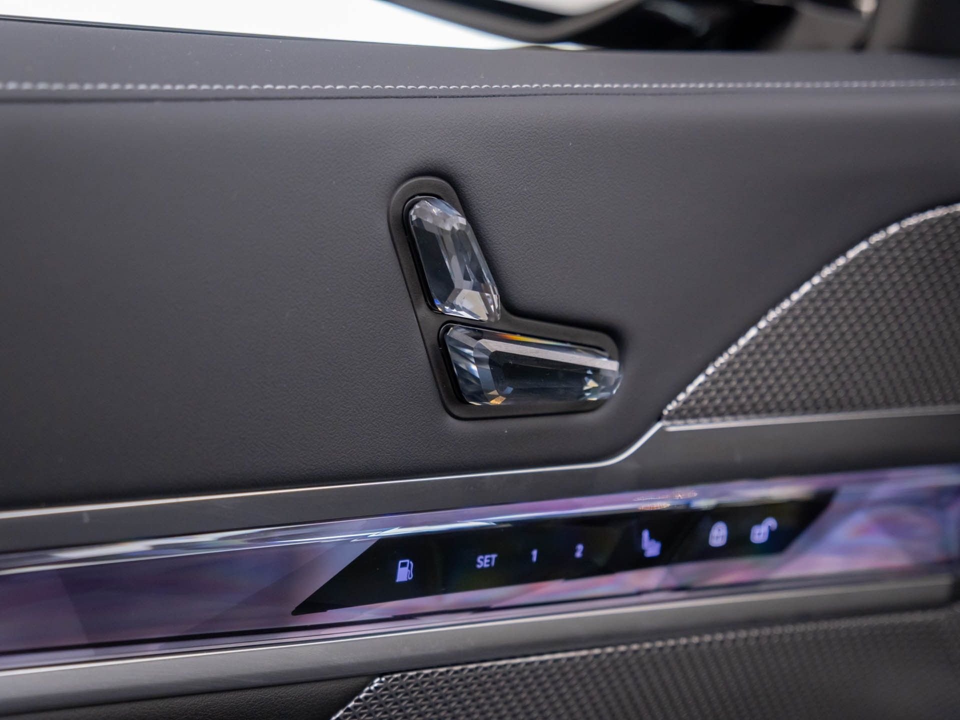 New 2026 Tanzanite Blue II Metallic BMW 750e xDrive image 14