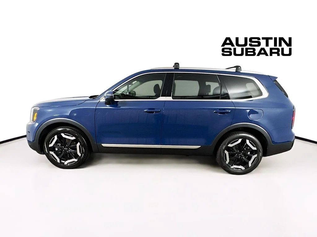 Used 2025 Black Kia EX image 4