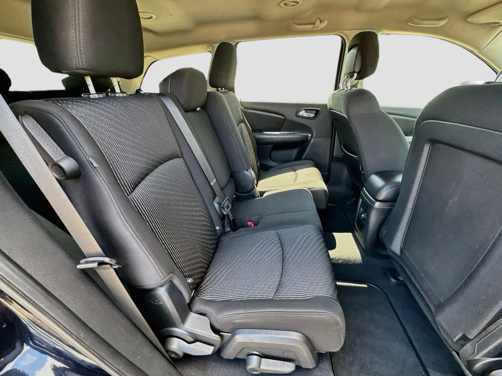 Used 2011 Black Dodge Mainstreet image 29