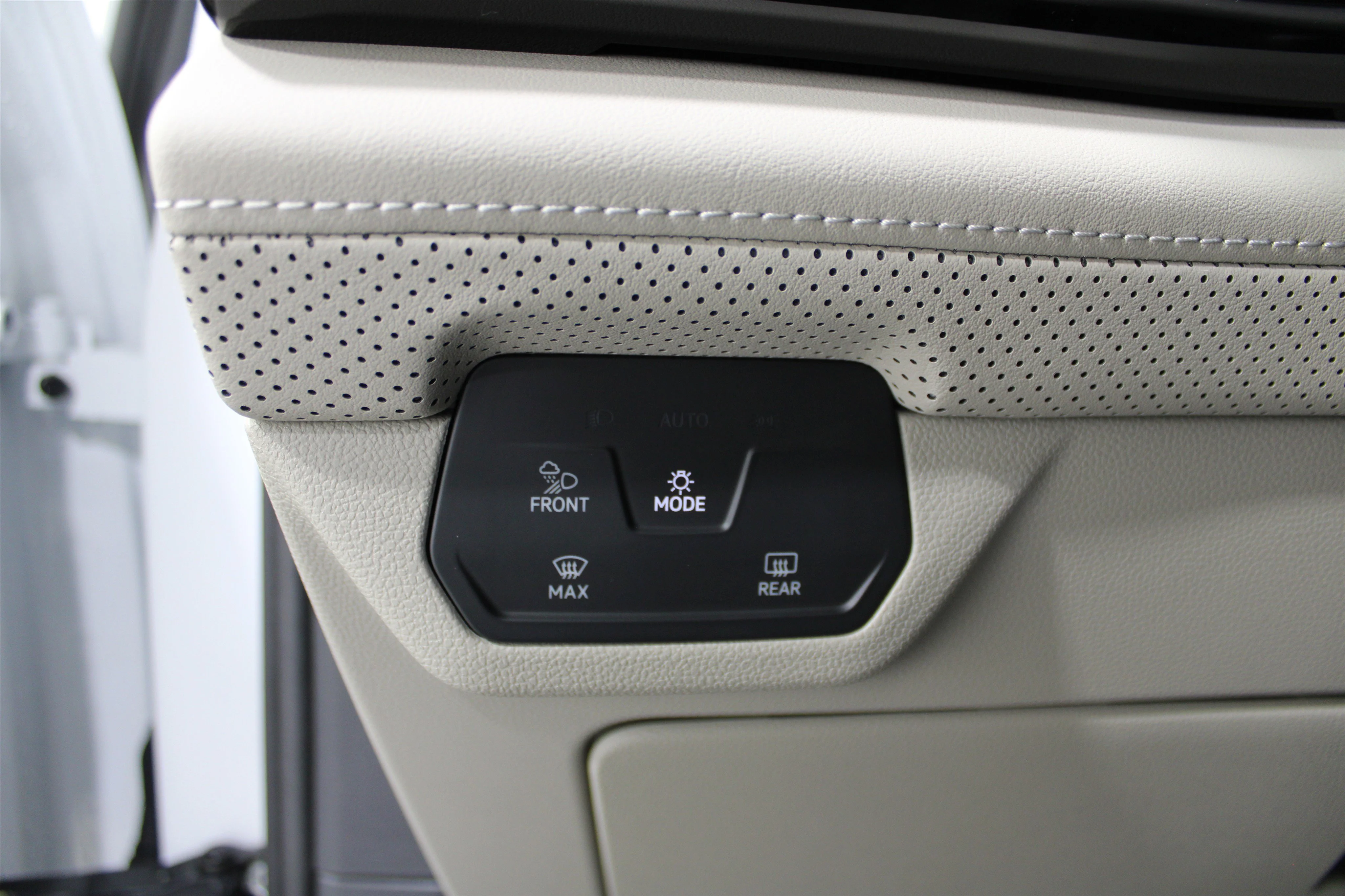 2026 Volkswagen Atlas SE - Photo 8