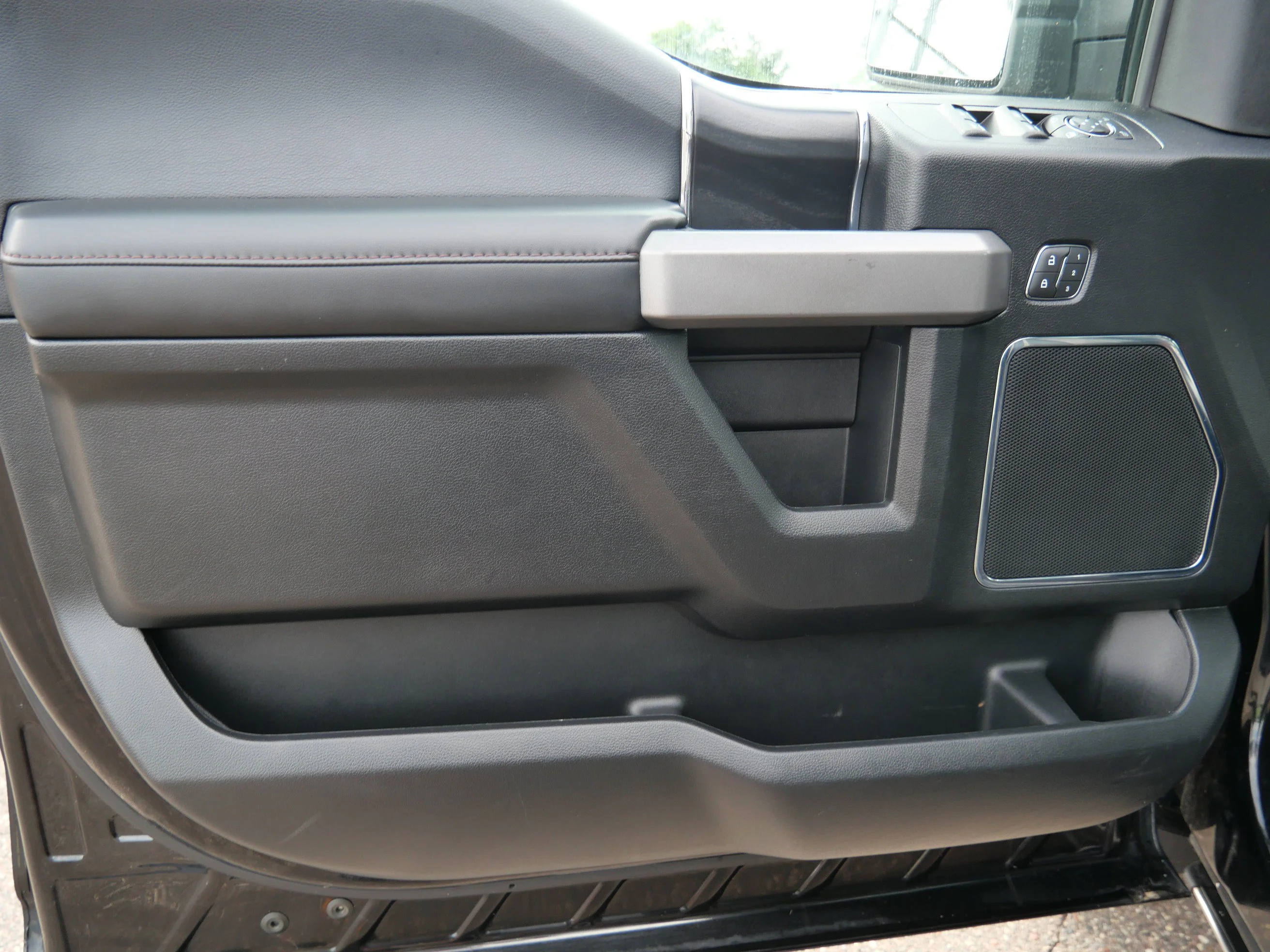 Certified Used 2018 Black Velvet Ford Platinum image 11