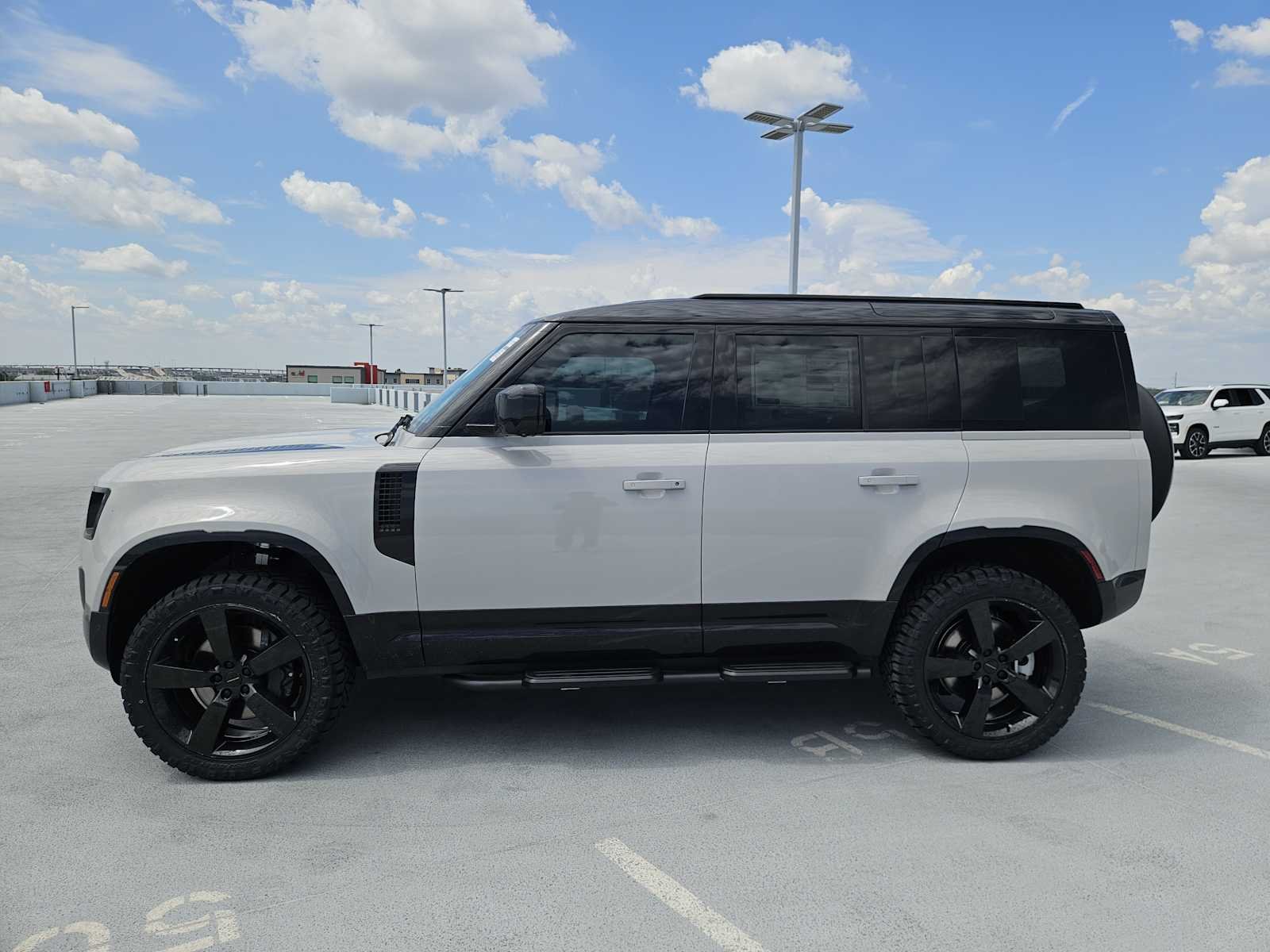 New 2026 Borasco Grey LAND ROVER X-Dynamic SE image 4