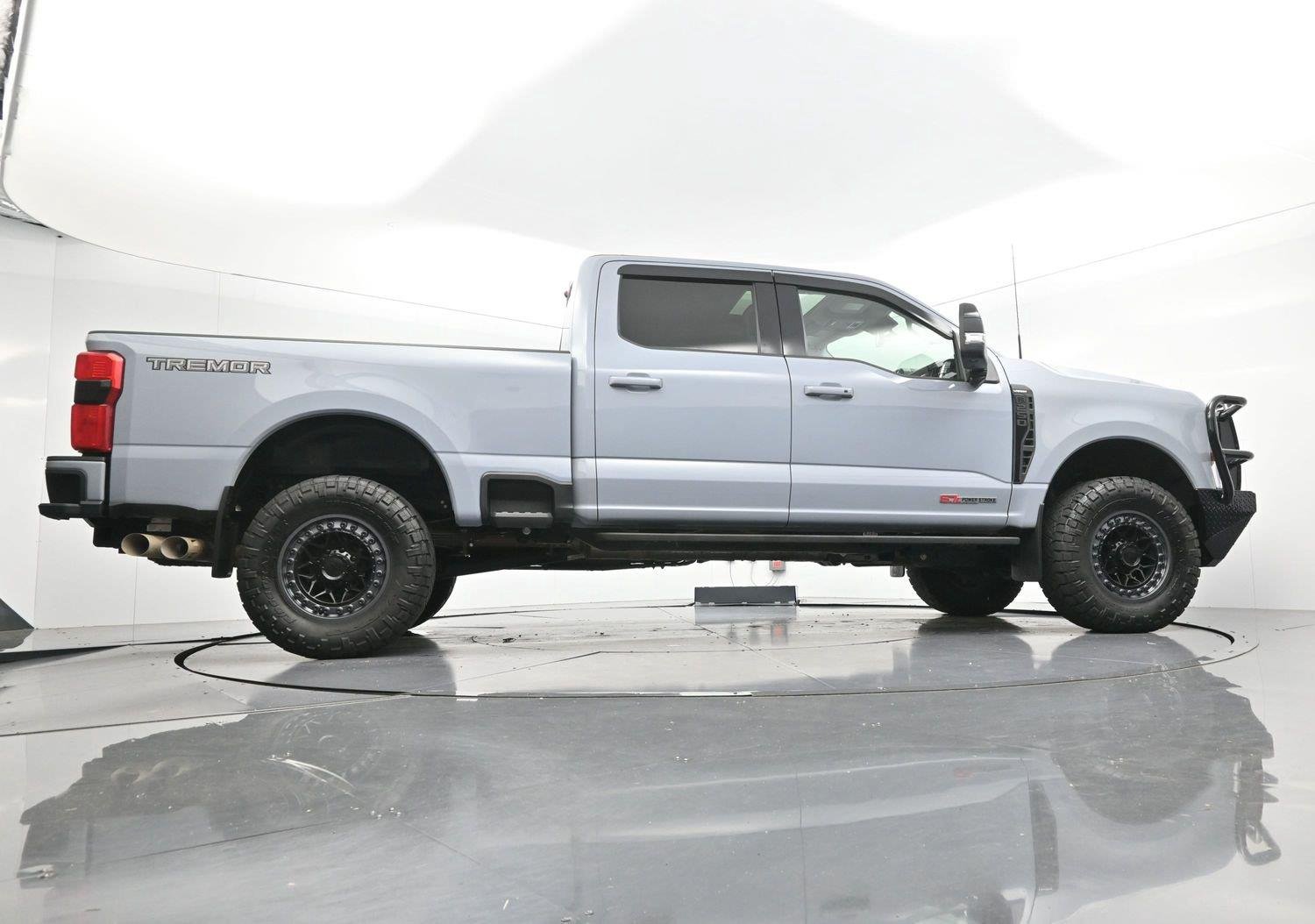 Used 2024 Glacier Gray Metallic Tri-coat Ford XL image 54