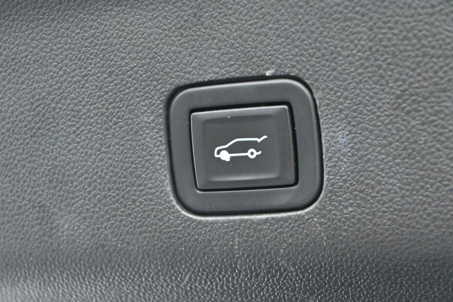 Used 2021 BLACK Chevrolet Premier image 11