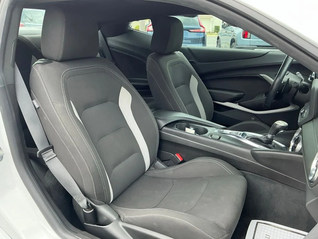 Used 2023 White Chevrolet 1LT image 23